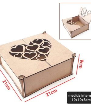 Caixa articulada coraçãoes vazados na tampa